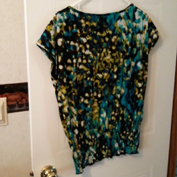 Capped sleeve multi color blouse - Picture 2 of 2